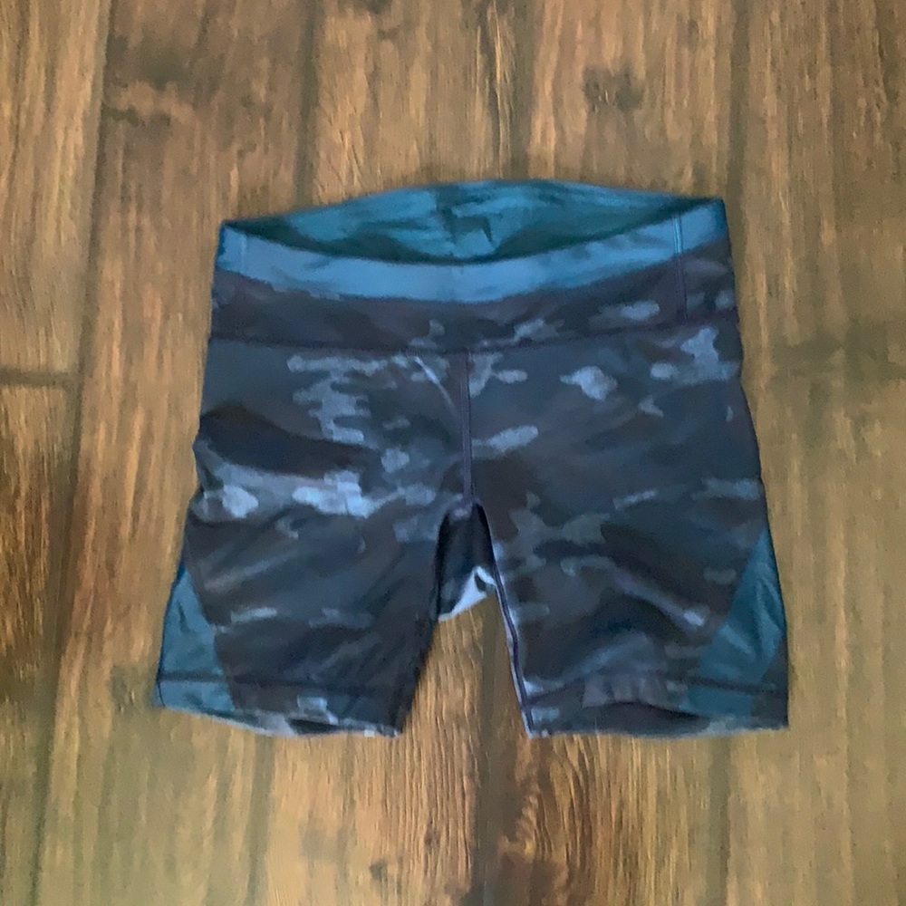 Lululemon blue camo shorts 8